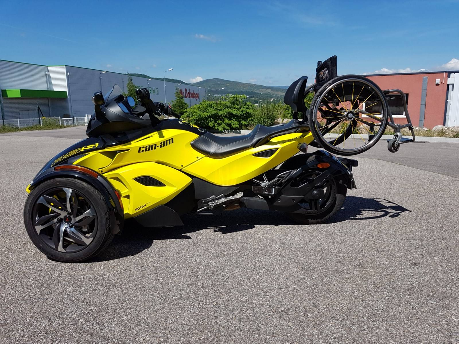 Aménagement de motos pour personnes handicapées : vers une conduite accessible à tous