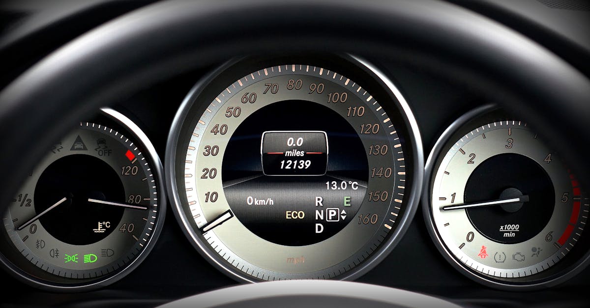 découvrez comment calculer la consommation de carburant de votre voiture pour optimiser vos trajets et économiser sur vos dépenses en carburant.