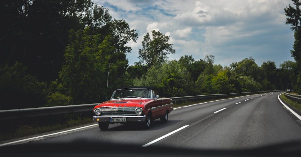 découvrez la peugeot 304 cabriolet, un classique élégant alliant style rétro et plaisir de conduite à ciel ouvert. idéale pour les amateurs de voitures vintage.