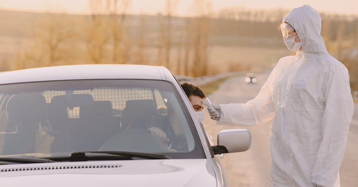 découvrez les fautes éliminatoires au test de conduite et comment les éviter pour réussir votre examen du premier coup.