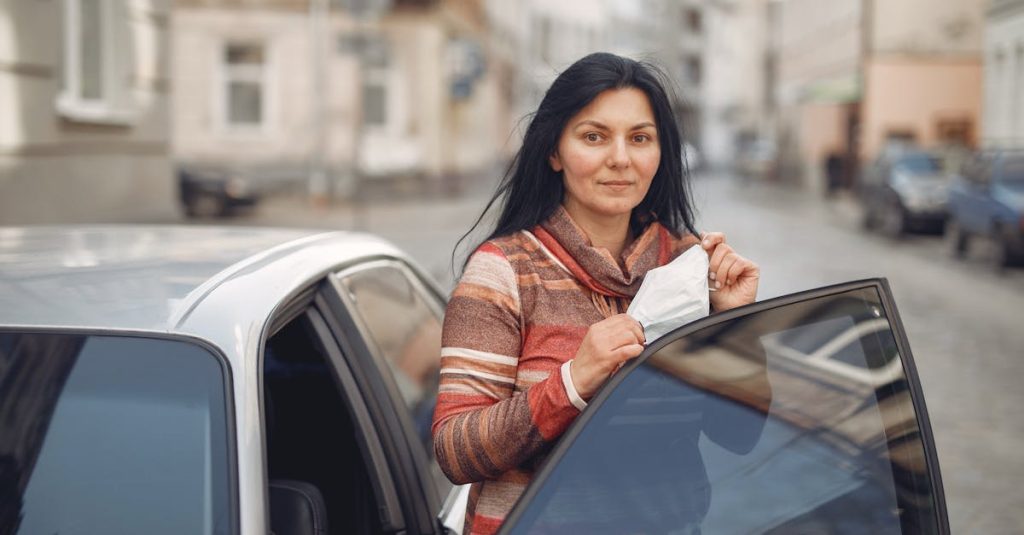 protection pare-brise auto : solutions efficaces pour protéger votre voiture des impacts et prolonger la durée de vie de votre pare-brise.