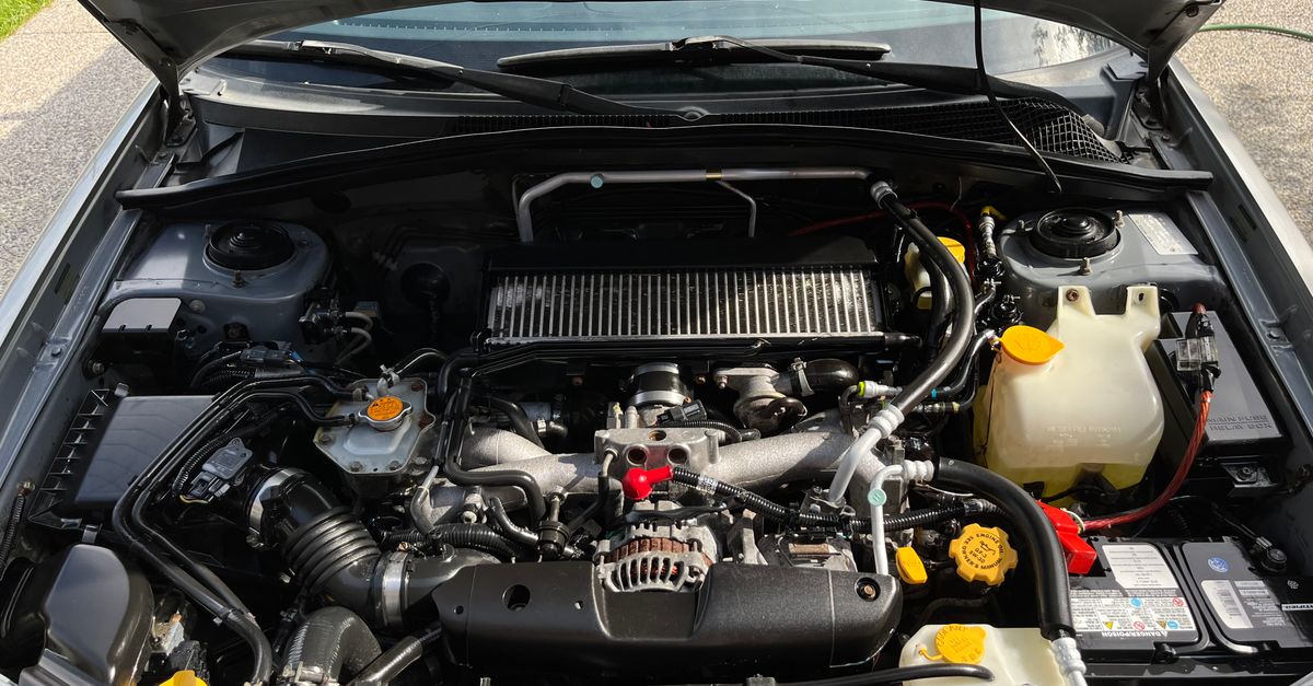 découvrez les causes, effets et solutions pour la contamination du liquide de refroidissement afin d'assurer la performance optimale de votre moteur.