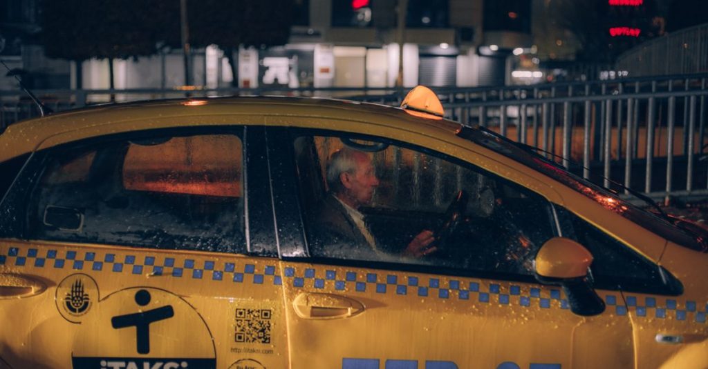 découvrez les tarifs des licences de taxi à paris et les démarches pour obtenir votre licence de taxi dans la capitale française.