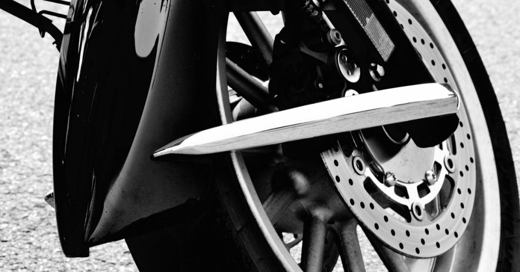 découvrez les meilleurs pneus pour motos roadster, alliant performance, adhérence et durabilité pour une conduite optimale sur route.