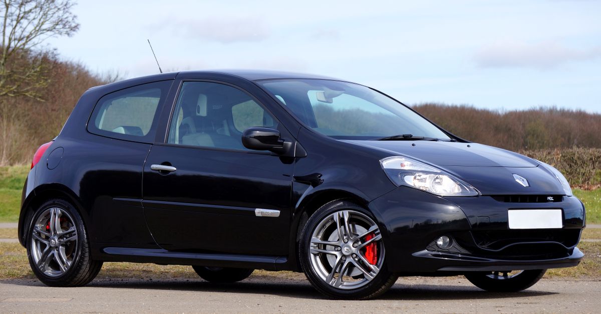 découvrez la signification des voyants d'alerte de la renault clio, leurs causes possibles et les actions à entreprendre pour garantir la sécurité et la performance de votre véhicule.