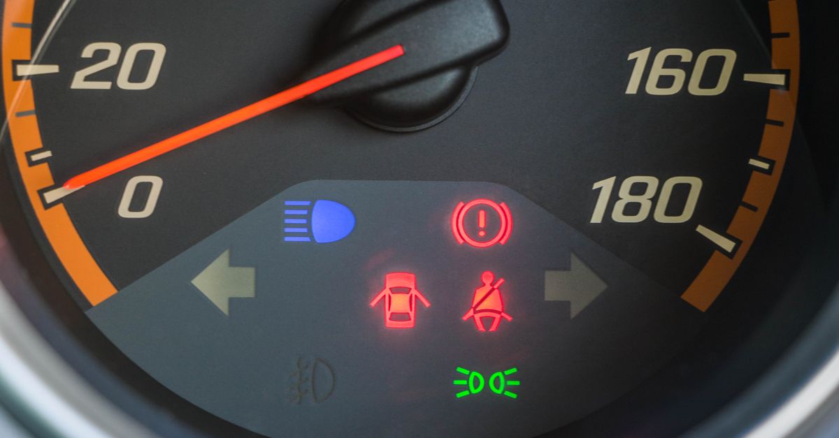 découvrez la signification des voyants d'alerte du tableau de bord pour assurer la sécurité et la maintenance de votre véhicule.