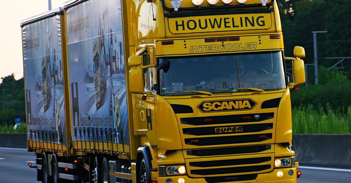 découvrez les dimensions standard des semi-remorques pour optimiser le transport et respecter les réglementations en vigueur.
