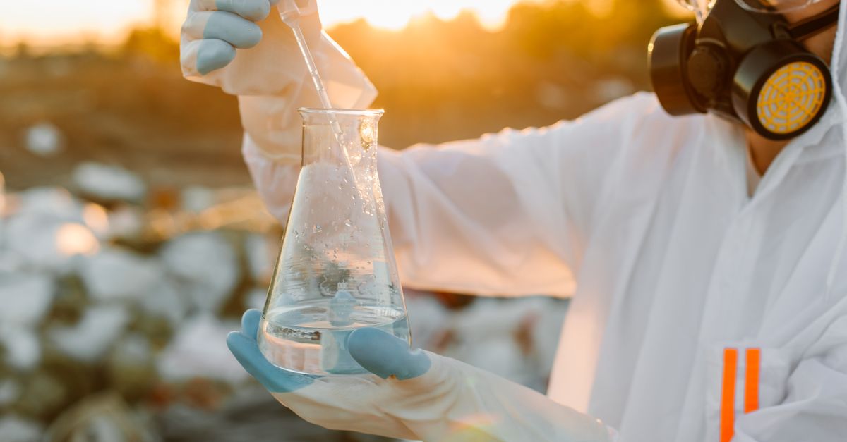 découvrez les causes, les effets et les solutions pour la contamination du liquide de refroidissement afin de maintenir optimalement la performance de votre moteur.