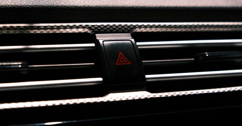 découvrez la signification des voyants d'alerte du tableau de bord renault pour assurer la sécurité et le bon fonctionnement de votre véhicule.