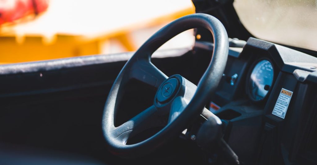 découvrez tout sur le système de direction mécanique (steering gear) : fonctionnement, types et conseils d'entretien pour une conduite sûre et précise.