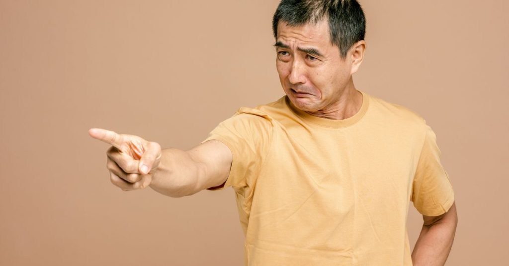 découvrez tout ce qu'il faut savoir sur une accusation : définitions, implications juridiques et conseils pour se défendre efficacement.