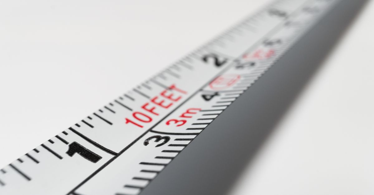 calcul de la distance de freinage : méthode précise pour estimer la distance nécessaire à l'arrêt d'un véhicule en fonction de sa vitesse et des conditions de la route.