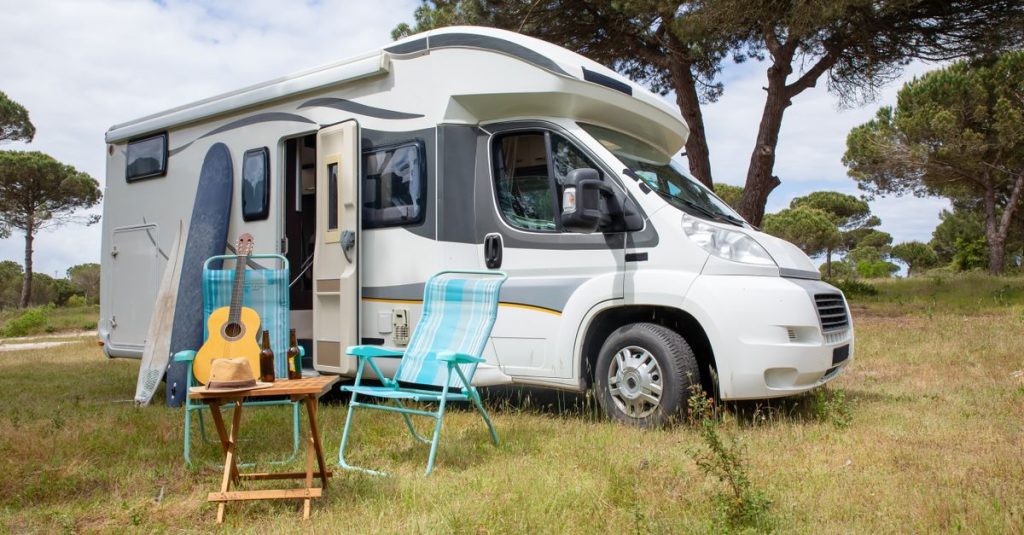 découvrez la durée de vie des batteries pour camping-car, conseils d'entretien et astuces pour prolonger leur performance lors de vos aventures en plein air.