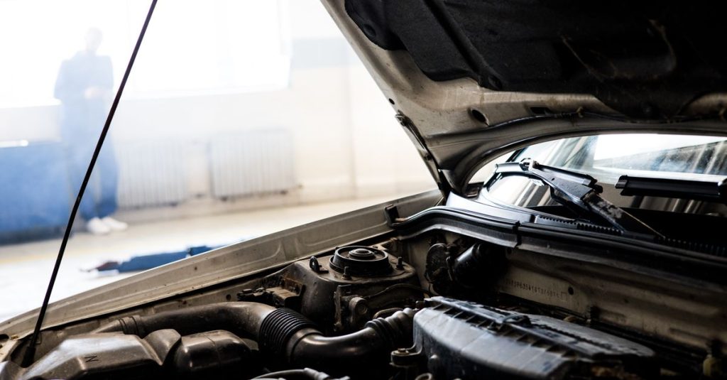 découvrez les coûts d'entretien automobile et comment économiser sur la maintenance de votre véhicule.