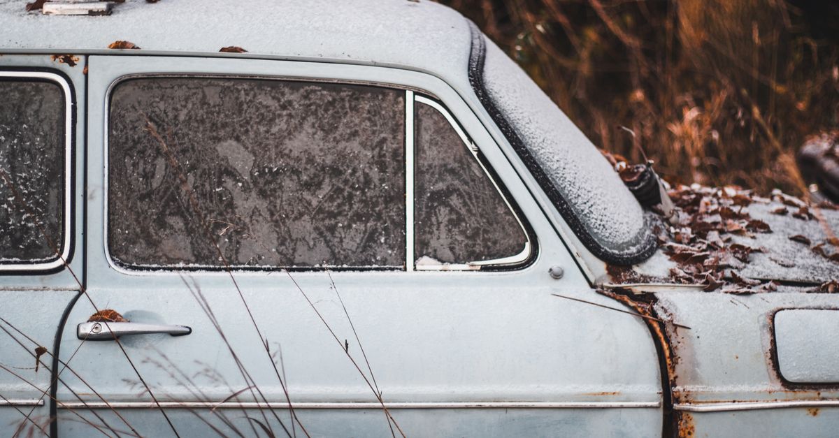 découvrez comment réparer efficacement une rayure sur votre voiture grâce à nos conseils pratiques et produits recommandés pour un résultat professionnel.
