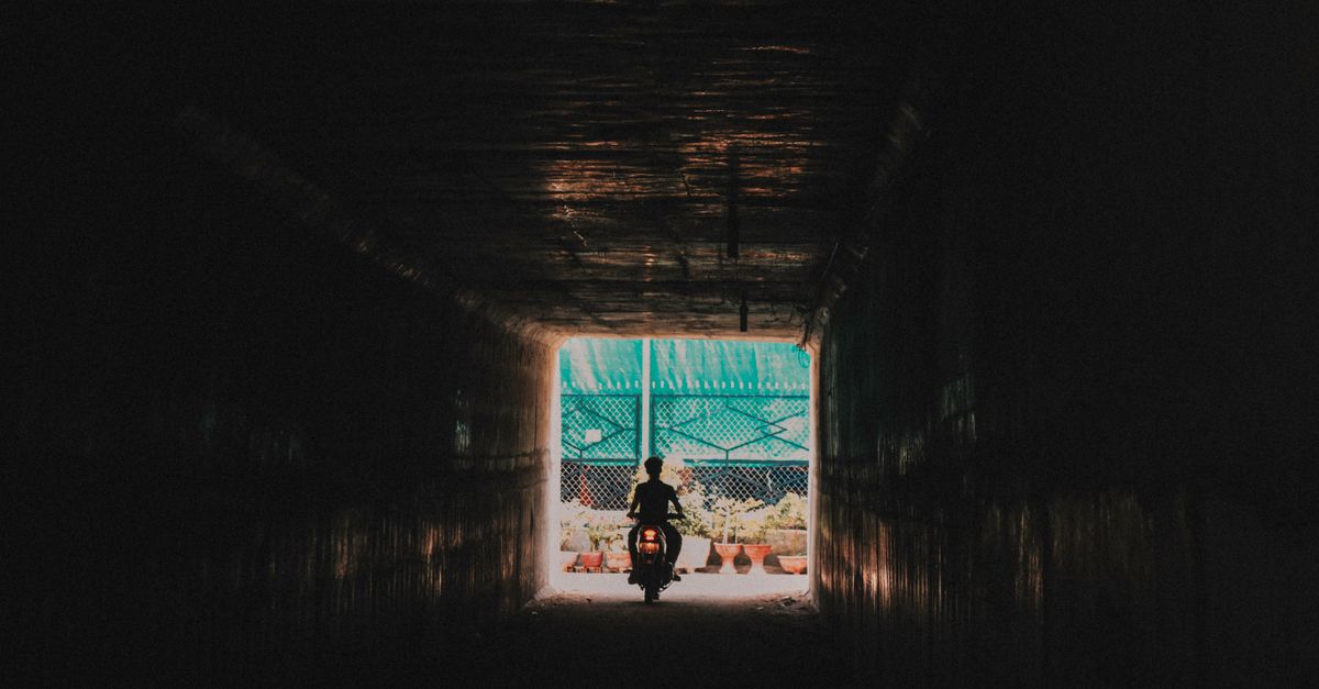 traversez le tunnel sous la manche à moto en toute sécurité et profitez d'une expérience unique entre la france et le royaume-uni.