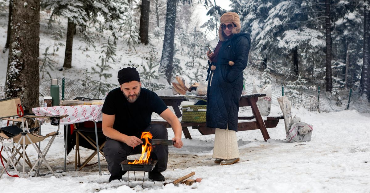 découvrez le plaisir du camping de noël : profitez de la nature en hiver, d'activités festives en plein air et d'une ambiance chaleureuse unique pour célébrer les fêtes.