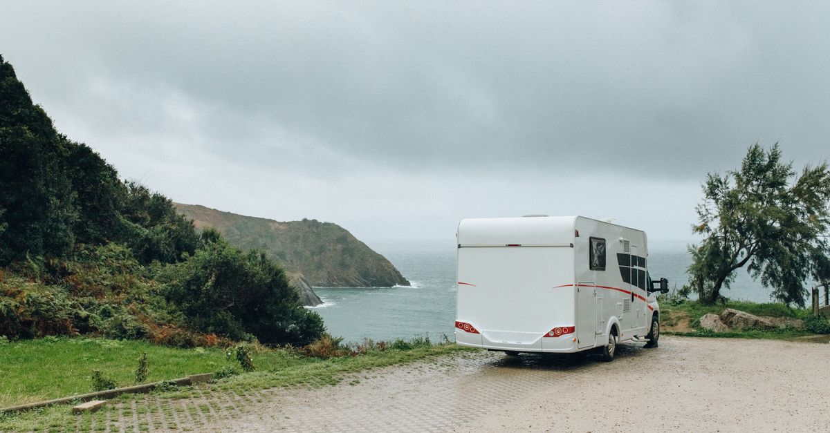 découvrez les règles essentielles pour conduire un camping-car avec un permis de conduire catégorie b en france. informations pratiques et conseils pour un voyage en toute sérénité.