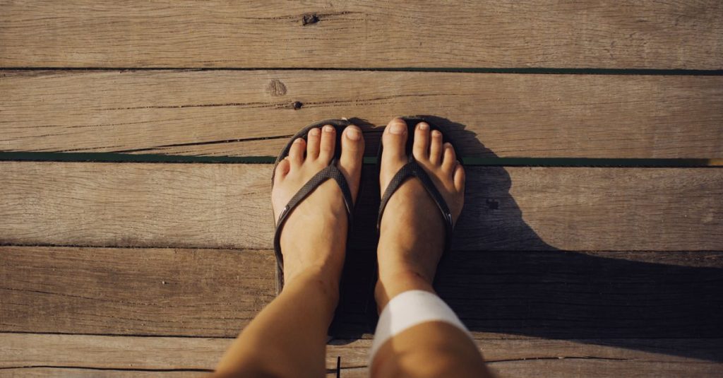 découvrez ce qu'est l'excessive toe-in, une condition où les pieds pointent trop vers l'intérieur, ses causes, symptômes et options de traitement.