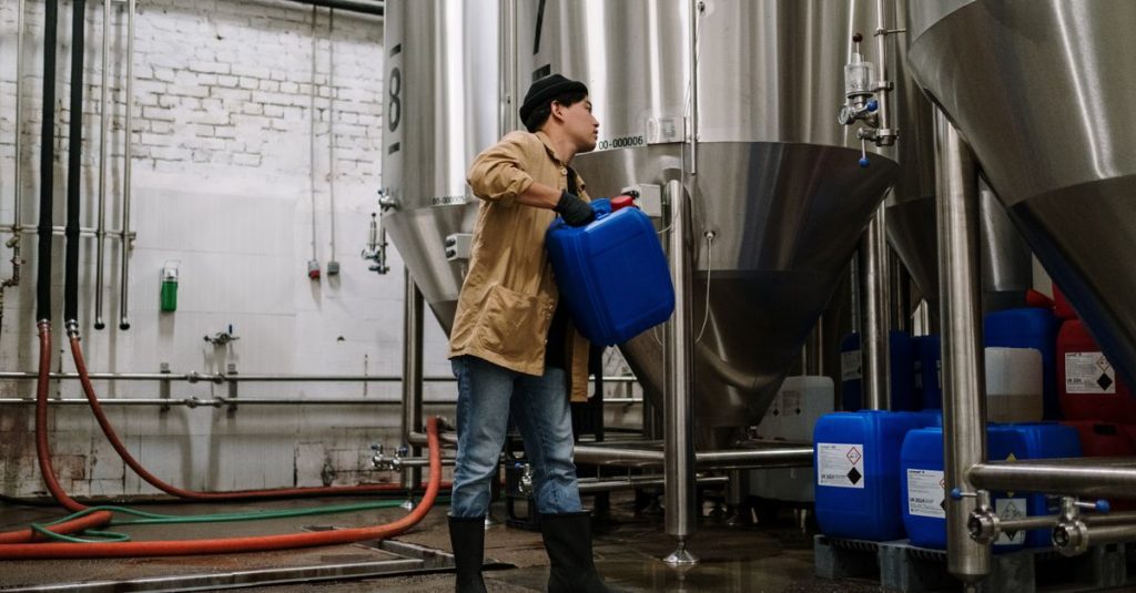 réservoir d'expansion pour réguler la pression dans les systèmes de chauffage et de plomberie, assurant la sécurité et la durabilité des installations.