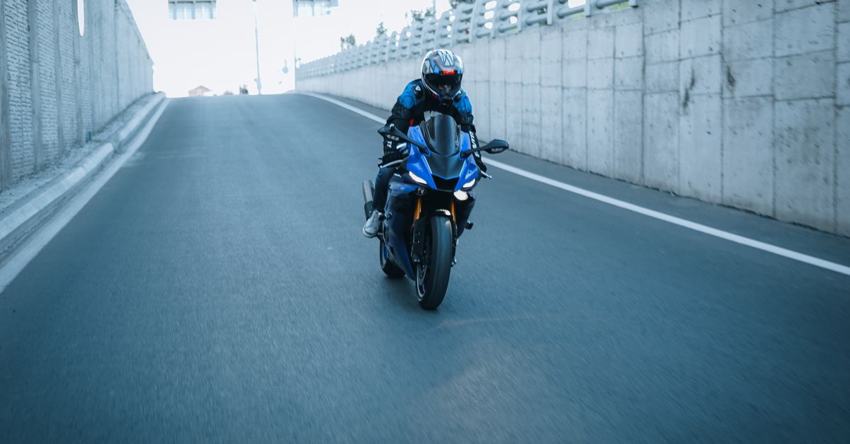 service professionnel de suppression de catalyseur pour moto, améliorant les performances et le son de votre véhicule tout en respectant les normes de sécurité.