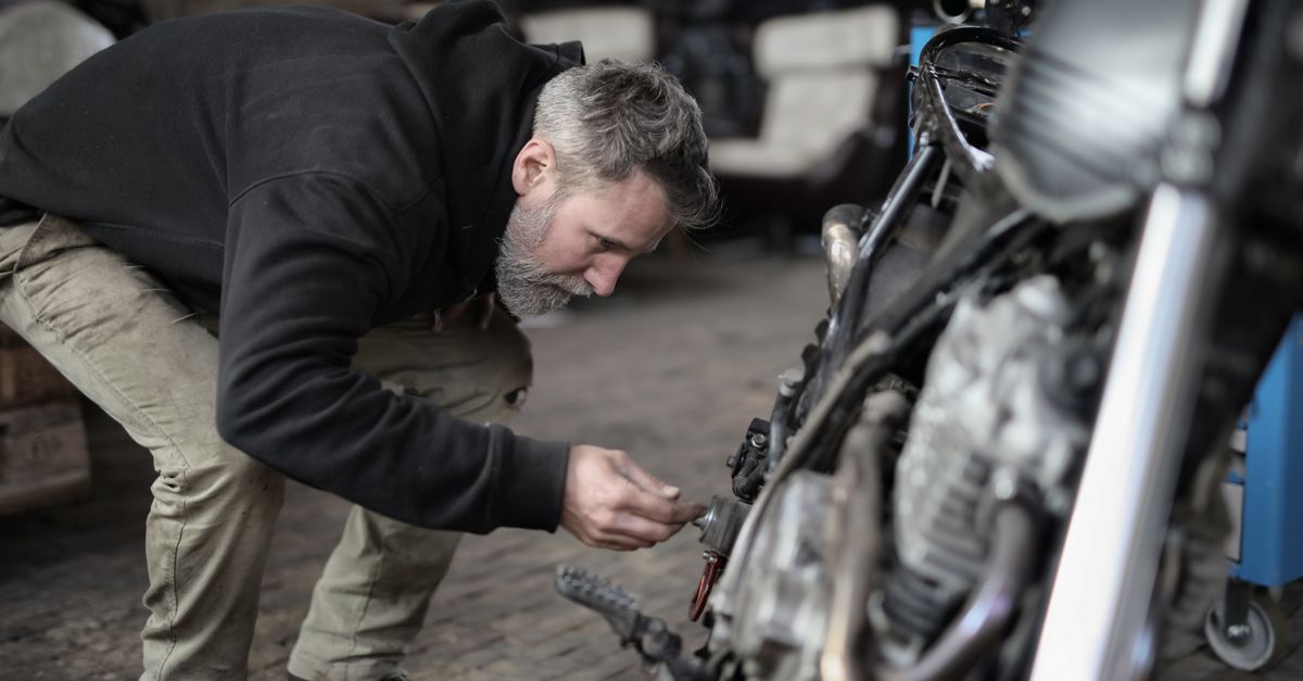 guide complet pour le retrait du catalyseur de moto : étapes, outils nécessaires et conseils pour une intervention sécurisée et efficace.