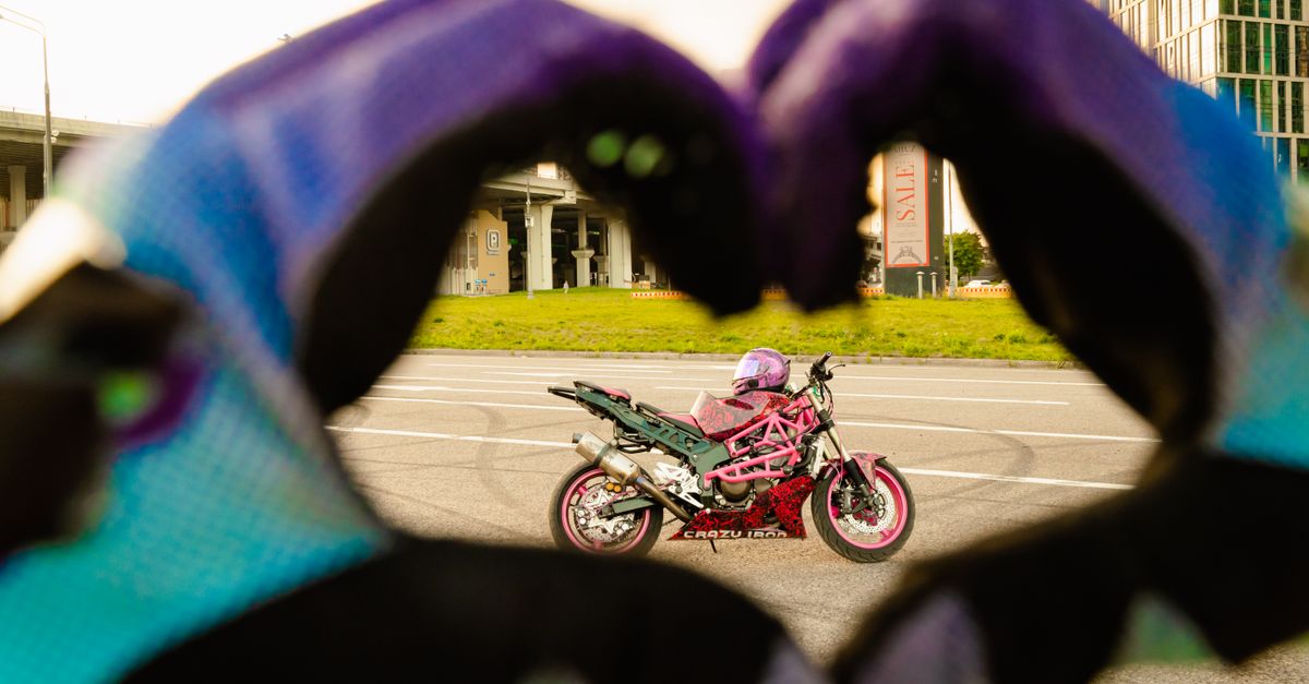 découvrez notre large sélection de gants de moto alliant confort, protection et style pour une conduite en toute sécurité.