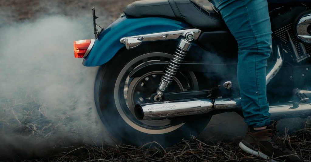 guide complet du courtier en assurance moto : conseils et astuces pour choisir la meilleure couverture pour votre deux-roues.