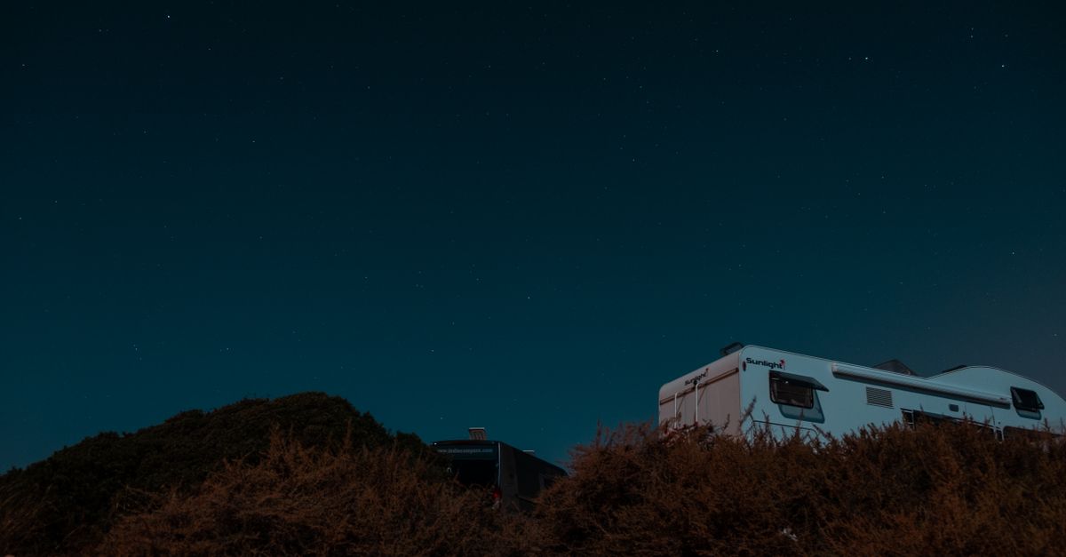 découvrez notre sélection de motorhomes confortables et bien équipés pour voyager en toute liberté et profiter de la nature.