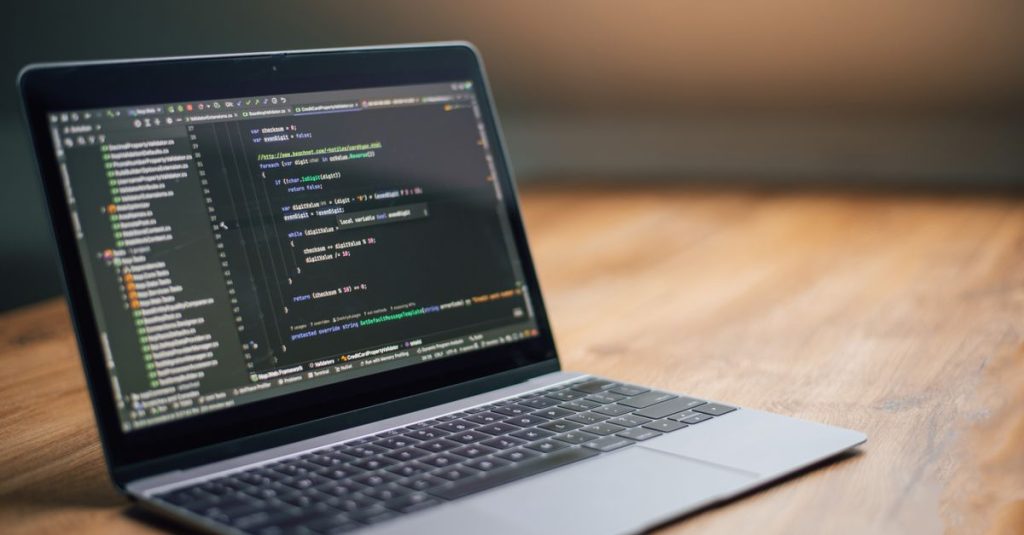 découvrez les bases et les avancées de la programmation informatique, apprenez différents langages et développez vos compétences pour créer des applications innovantes.