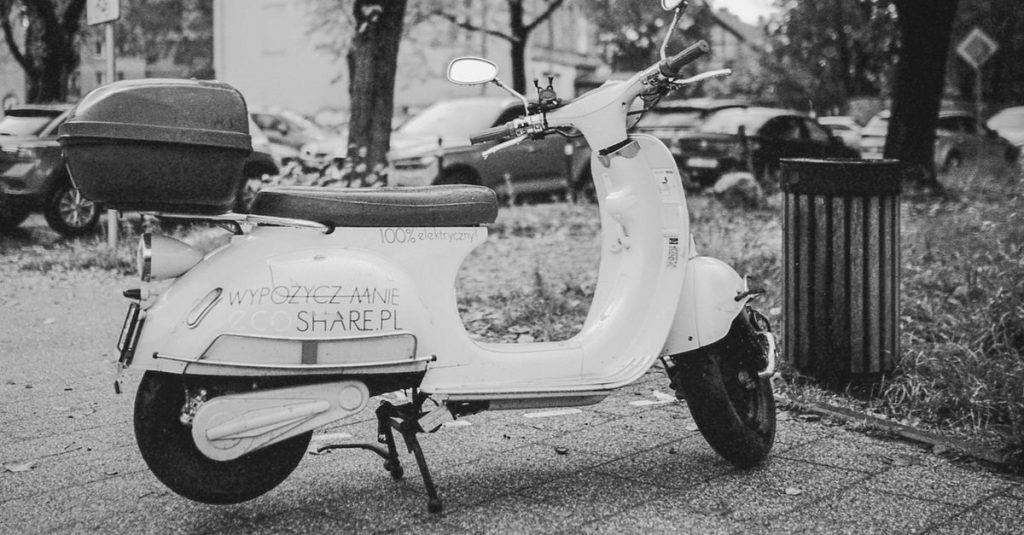 conseils et astuces pour l'entretien et la maintenance de votre scooter afin d'assurer sécurité et performance optimale.