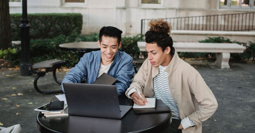 assurance étudiante : protégez votre santé et vos biens avec des garanties adaptées à votre vie d’étudiant, à des tarifs avantageux.