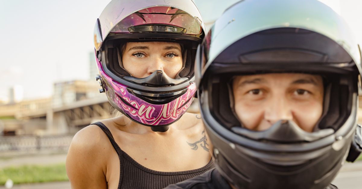 découvrez la législation sur les casques de moto avec visière teintée : règles, restrictions et conseils pour rouler en toute sécurité et conformité.