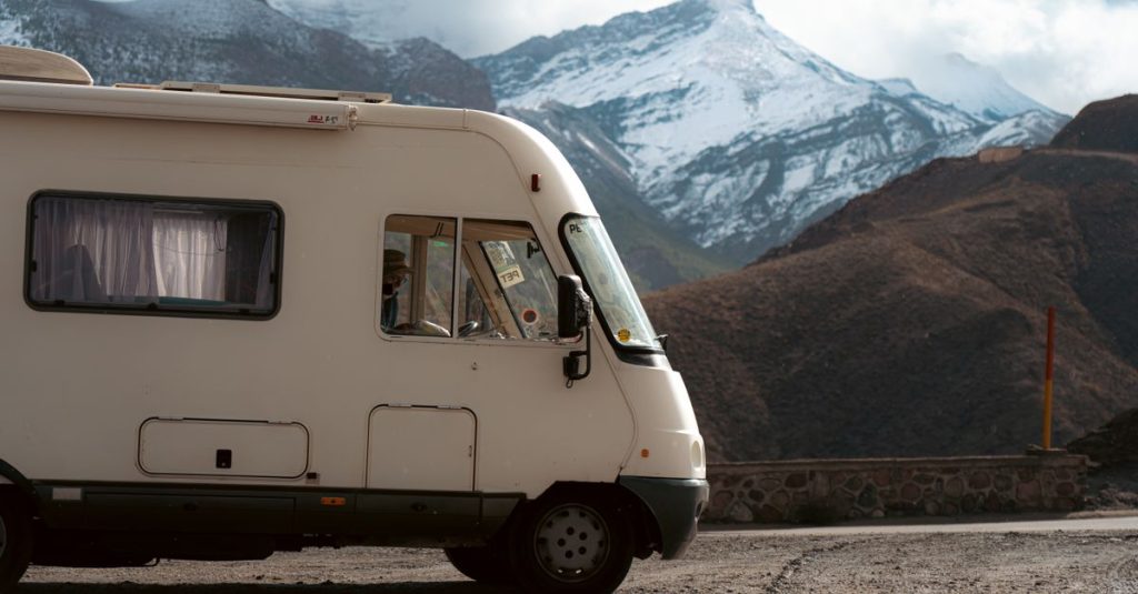 découvrez notre sélection de camping-cars d'occasion fiables et abordables pour des aventures en toute liberté.