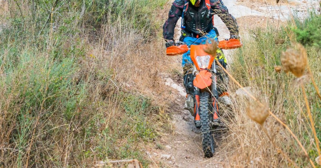 découvrez nos bottes de moto enduro alliant confort, protection et performance pour affronter tous les terrains en toute sécurité.