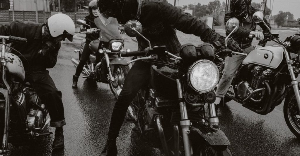 guide complet pour choisir la taille parfaite de votre casque de moto, assurant confort et sécurité lors de vos trajets.