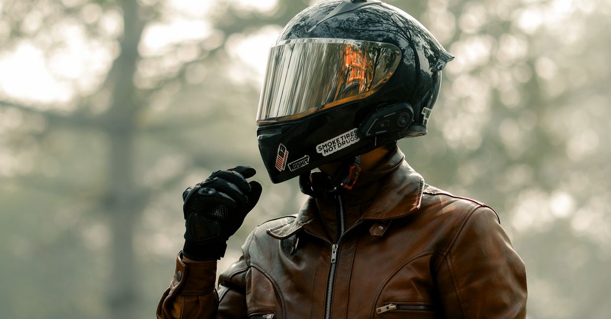 découvrez les normes essentielles des casques de moto pour garantir votre sécurité et conformité lors de vos trajets à moto.