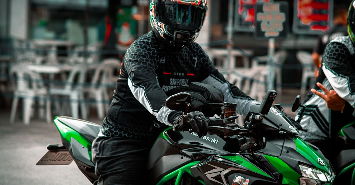 casque de moto : protégez votre tête avec style et sécurité grâce à notre sélection de casques de moto adaptés à tous les besoins.