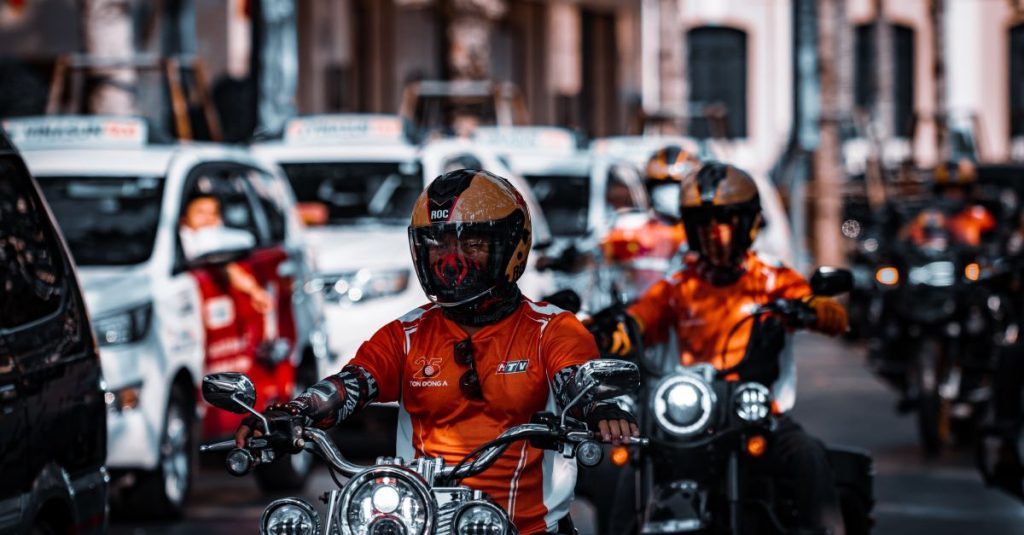 découvrez notre intercom moto pour une communication claire et sécurisée lors de vos trajets. facile à utiliser, résistant aux intempéries et compatible avec tous les casques.