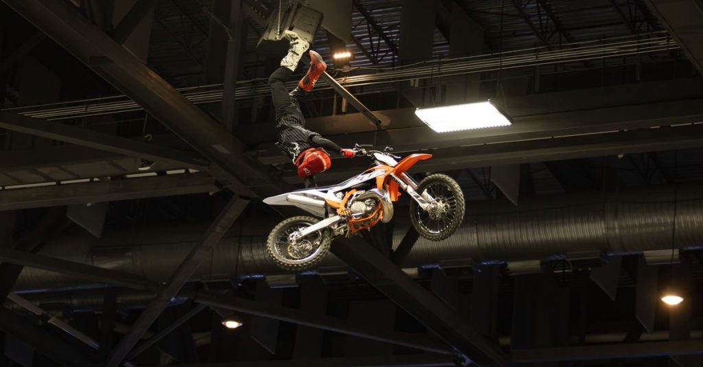 sangle d'arrimage pour moto : sécurisez votre deux-roues facilement lors de vos déplacements avec nos sangles robustes et fiables.